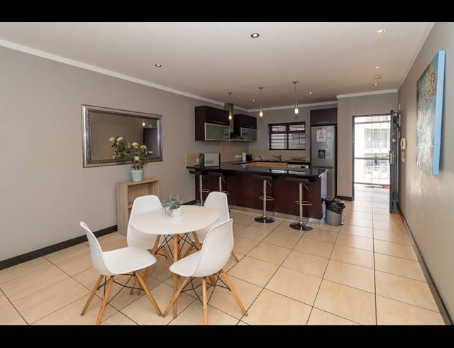 2 BEDROOM APARTMENT FOR SALE IN CAPE TOWN CITY CENTRE